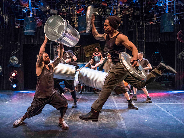 「STOMP（ストンプ）」
