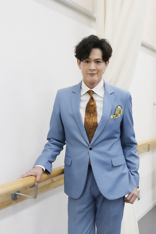 新納慎也さん