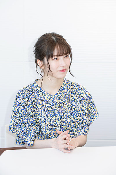 横山由依さん