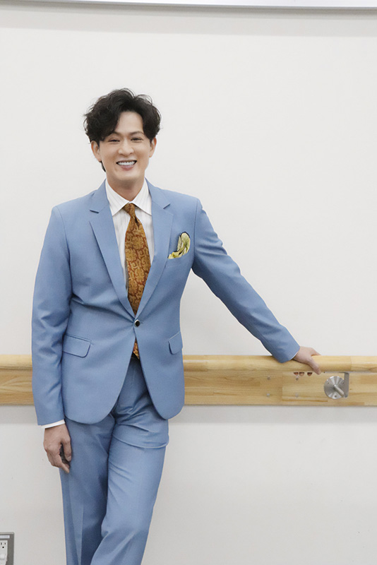 新納慎也さん