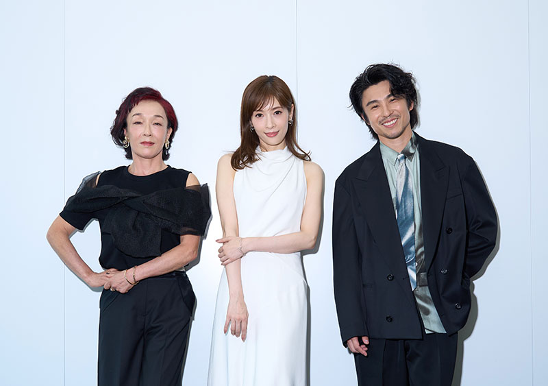 左からキムラ緑子さん、明日海りおさん、中尾明慶さん