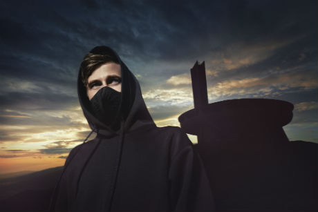 Alan Walker(AEEH[J[)